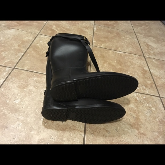 Boots - Picture 4 of 5